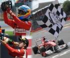 Fernando Alonso, İngiltere Grand Prix (2011) zaferini kutluyor